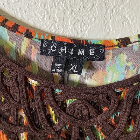 Chic Multicolor Patterned Blouse - Picture 2 of 6